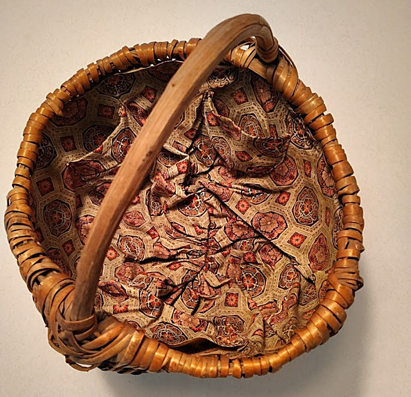 Appalachia 1930s Large Willow Basket liner in basket with pockets
