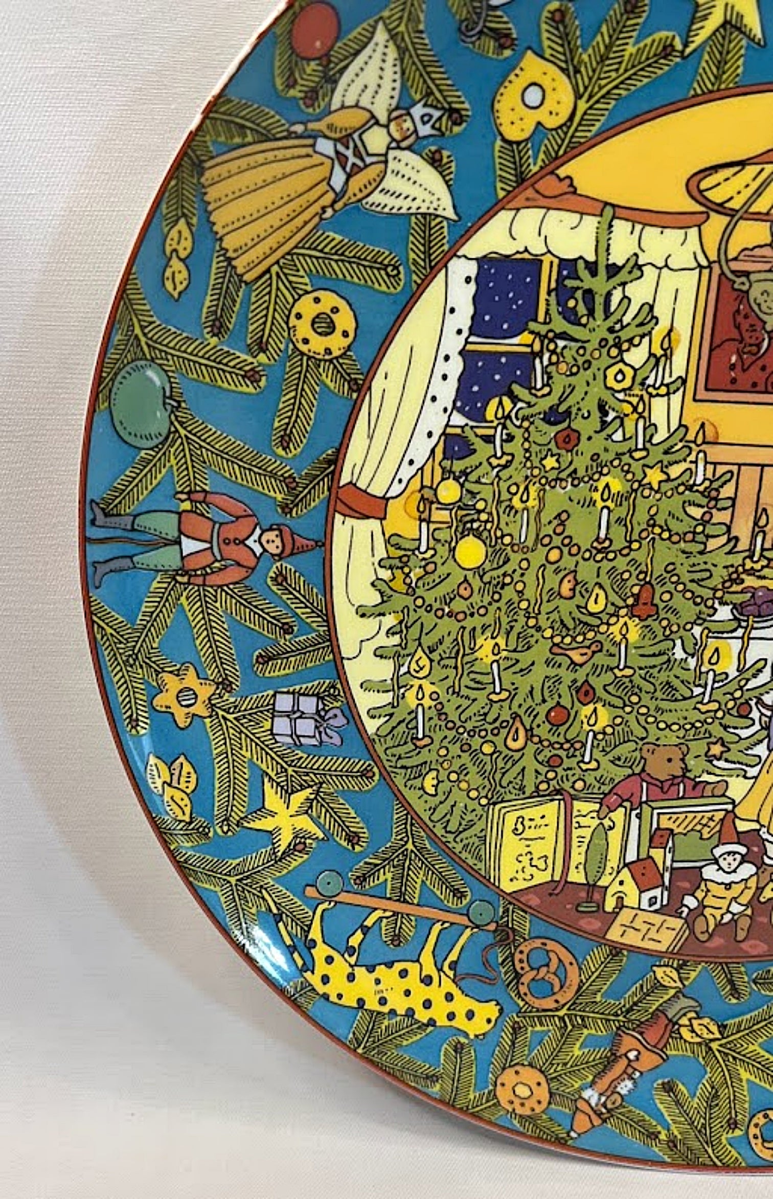 Christmas In Europe Alpine Countries Vintage Villeroy and Boch Plate Left Rim View