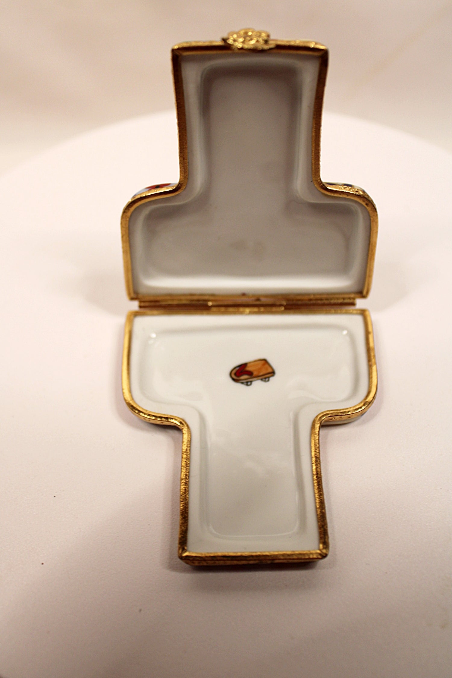 ARTORIA LIMOGES Trinket Box Peint Main Japanese Kimono Signed and Numbered open showing inside
