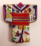ARTORIA LIMOGES Trinket Box Peint Main Japanese Kimono Signed and Numbered A small enamel shaped like a kimono, featuring a cream-colored base with colorful floral patterns, red and purple sash details, and gold-toned metal trim, shown against a plain off-white background.