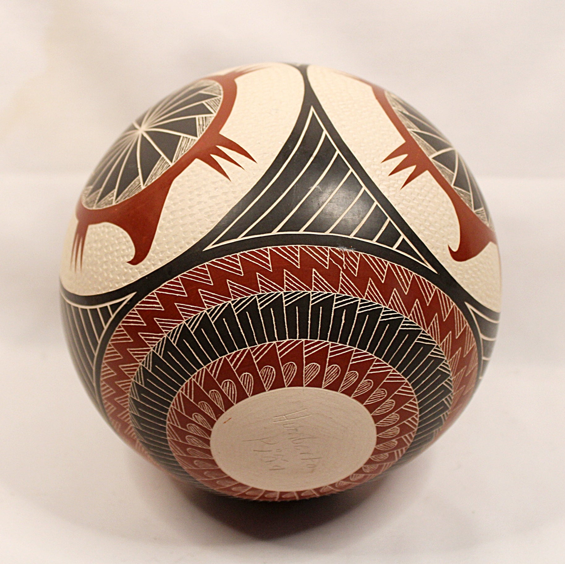HUMBERTO PINA Polychrome Pottery Turtle Jar Mata Ortiz Mexico showing signed bottom