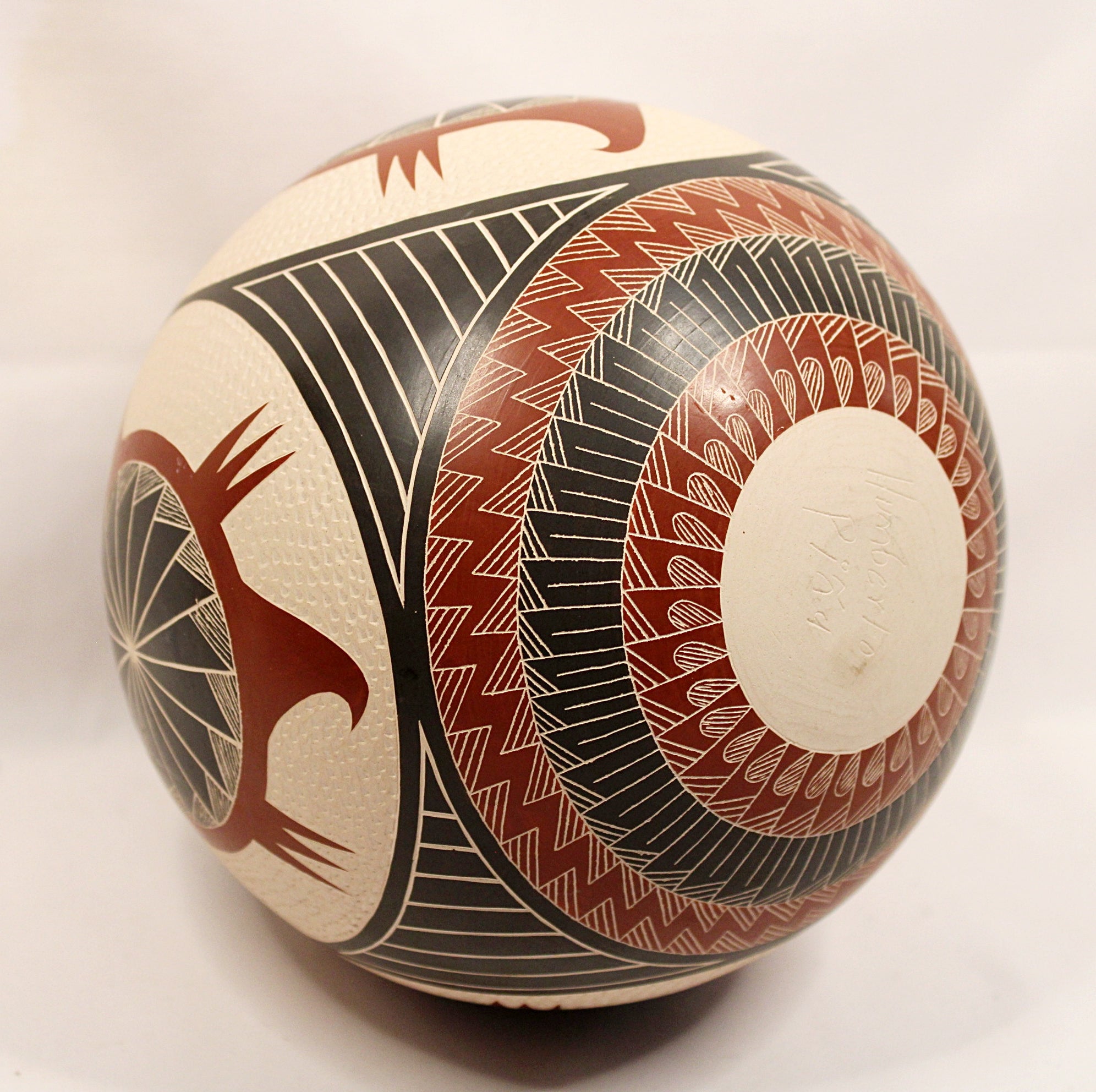 HUMBERTO PINA Polychrome Pottery Turtle Jar Mata Ortiz Mexico Bottom view on side