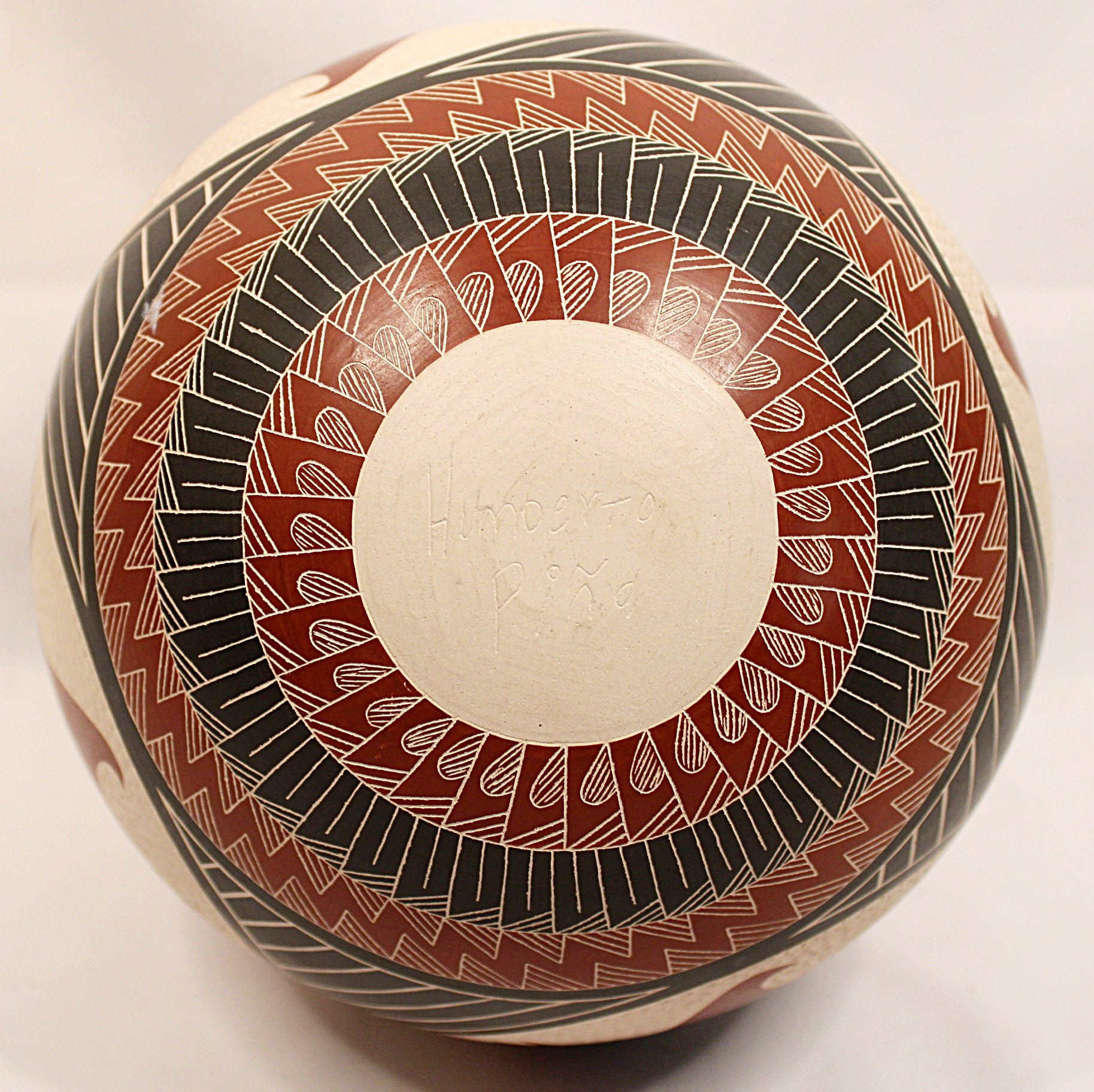 HUMBERTO PINA Polychrome Pottery Turtle Jar Mata Ortiz Mexico Full Bottom view