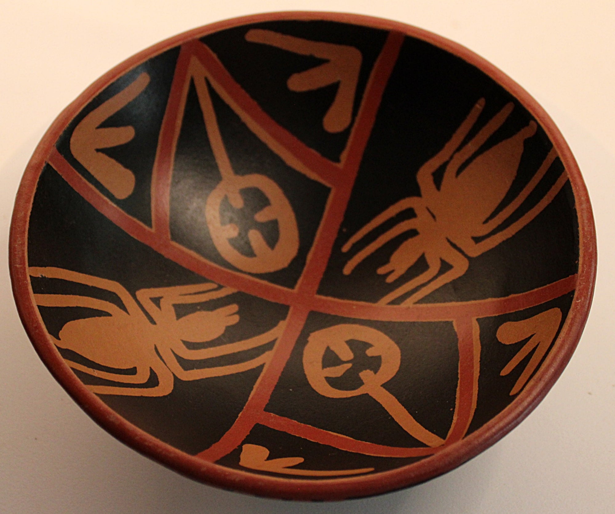 Peruvian Art Pottery Terra Cotta Bowl with Nazca Spider Design Peruvian Art Pottery Terra Cotta Bowl with Nazca Spider Design